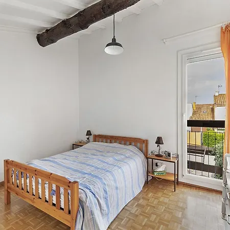 Spacious In Apartament